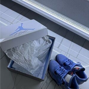Jordan 4 University Blue UNC